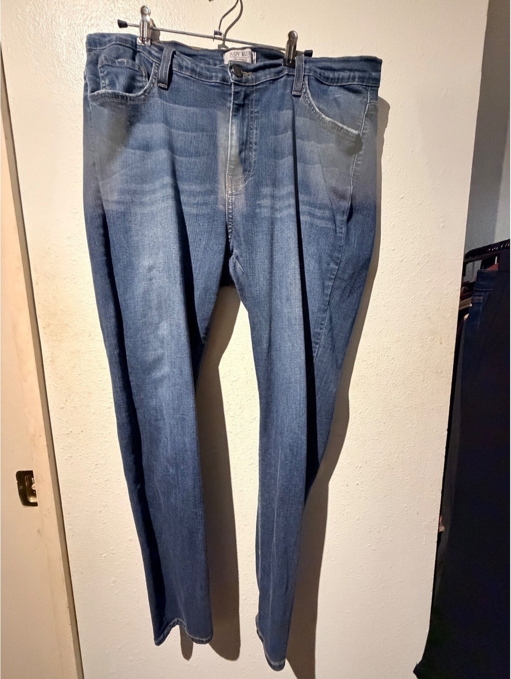 Judy Blue Los Angeles Women's 1XL Stretch Denim Jeans with 59% Rayon, 24% Cotton